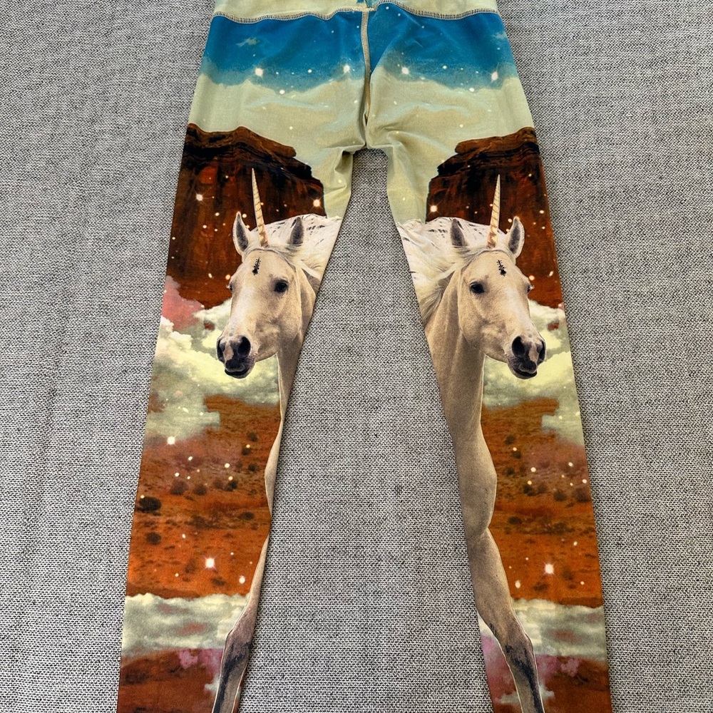 Teeki *rare* Unicorn Desert Canyon Print Leggings – Size Medium
